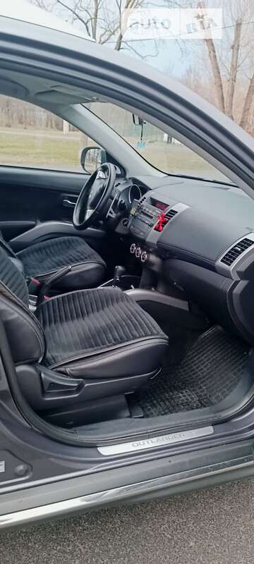 Позашляховик / Кросовер Mitsubishi Outlander 2010 в Харкові