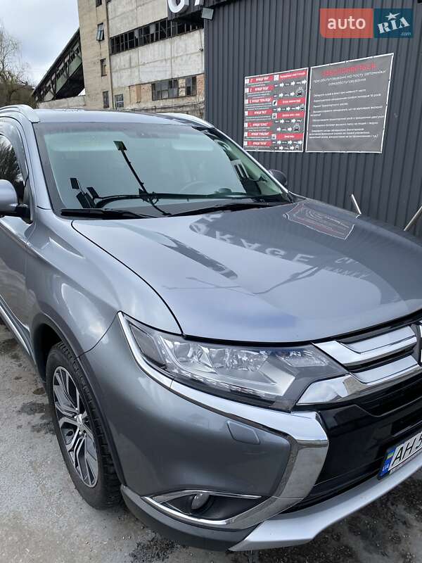Позашляховик / Кросовер Mitsubishi Outlander 2016 в Добропіллі