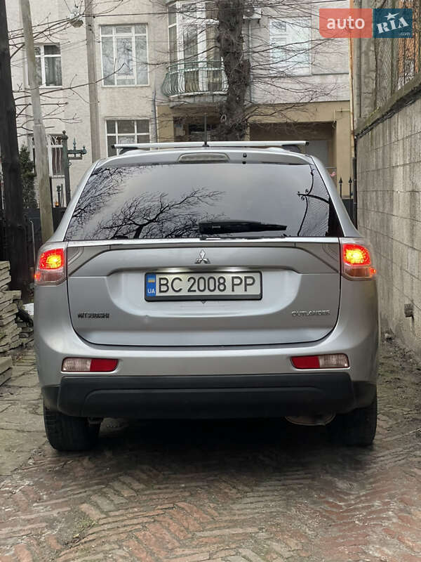 Внедорожник / Кроссовер Mitsubishi Outlander 2013 в Львове