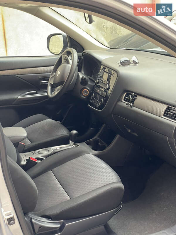 Внедорожник / Кроссовер Mitsubishi Outlander 2013 в Львове