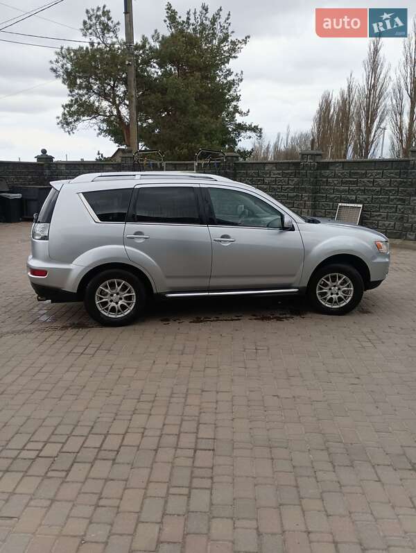 Внедорожник / Кроссовер Mitsubishi Outlander 2010 в Владимирце