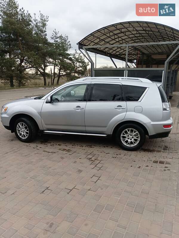 Внедорожник / Кроссовер Mitsubishi Outlander 2010 в Владимирце