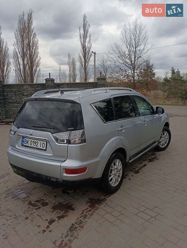 Внедорожник / Кроссовер Mitsubishi Outlander 2010 в Владимирце