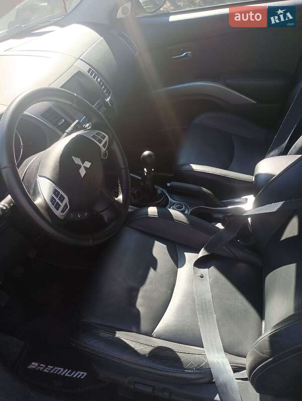 Внедорожник / Кроссовер Mitsubishi Outlander 2010 в Владимирце