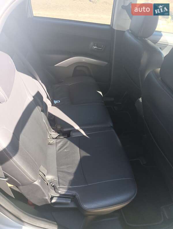 Внедорожник / Кроссовер Mitsubishi Outlander 2010 в Владимирце