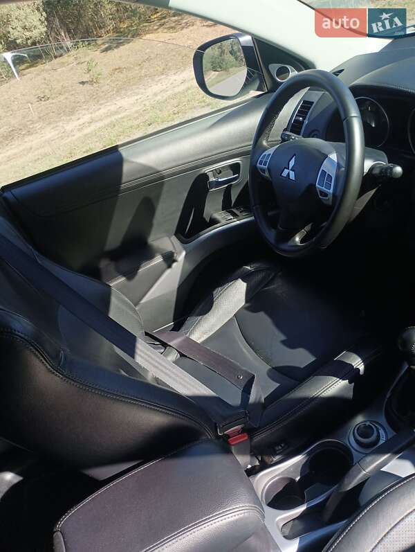 Внедорожник / Кроссовер Mitsubishi Outlander 2010 в Владимирце