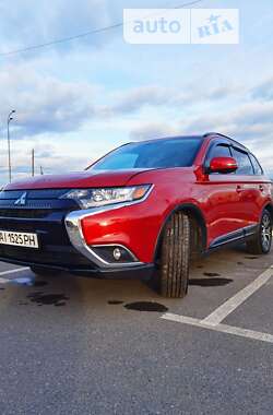 Позашляховик / Кросовер Mitsubishi Outlander 2016 в Києві