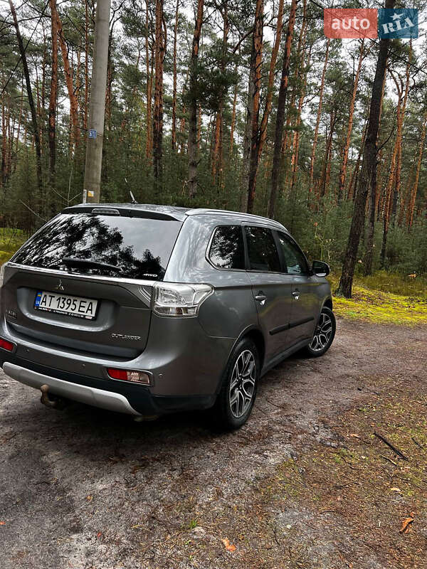 Внедорожник / Кроссовер Mitsubishi Outlander 2014 в Яремче