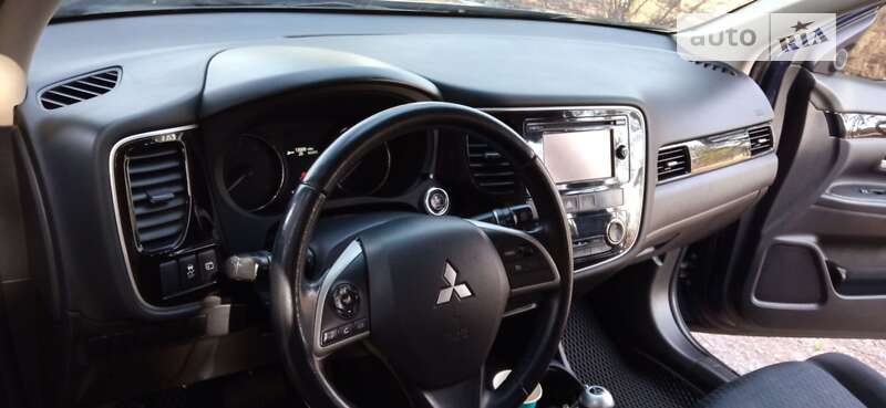 Позашляховик / Кросовер Mitsubishi Outlander 2013 в Лубнах