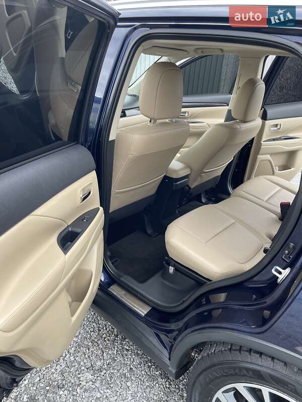 Позашляховик / Кросовер Mitsubishi Outlander 2015 в Трускавці