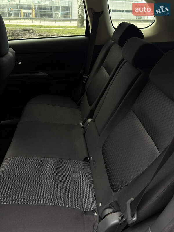 Внедорожник / Кроссовер Mitsubishi Outlander 2013 в Днепре