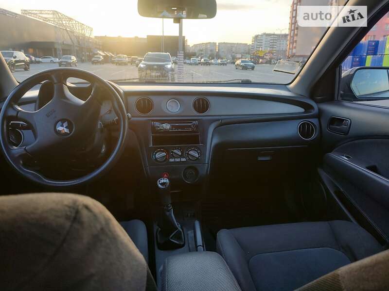 Внедорожник / Кроссовер Mitsubishi Outlander 2004 в Ивано-Франковске