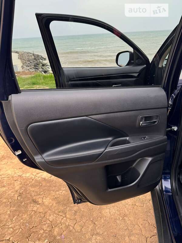 Внедорожник / Кроссовер Mitsubishi Outlander 2019 в Одессе