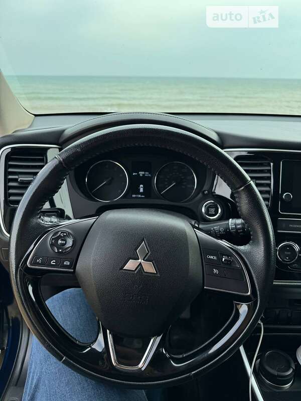 Внедорожник / Кроссовер Mitsubishi Outlander 2019 в Одессе