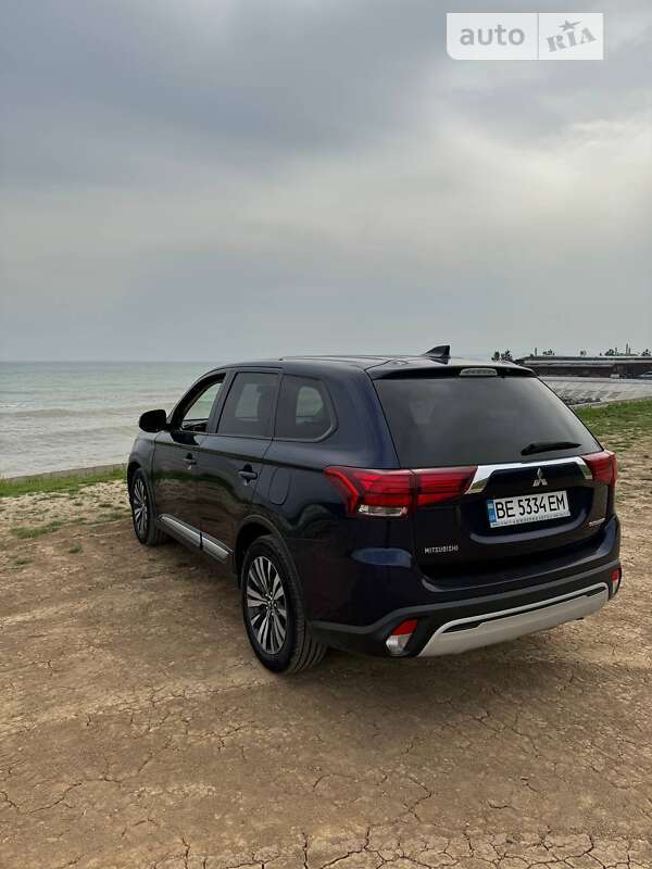 Внедорожник / Кроссовер Mitsubishi Outlander 2019 в Одессе