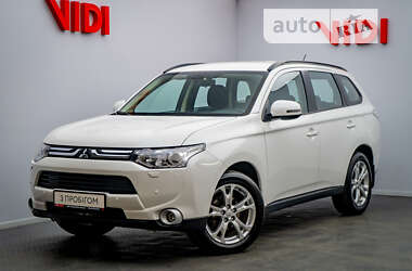 Позашляховик / Кросовер Mitsubishi Outlander 2013 в Києві