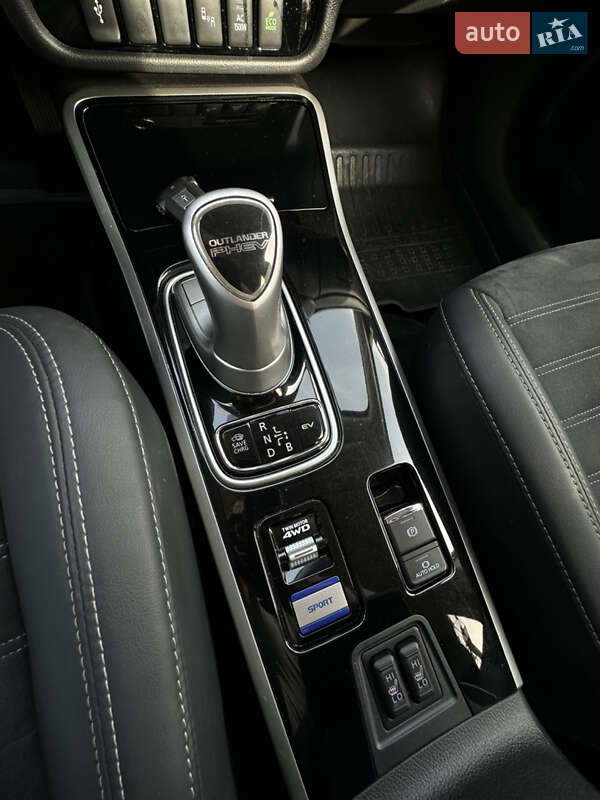 Внедорожник / Кроссовер Mitsubishi Outlander 2021 в Одессе