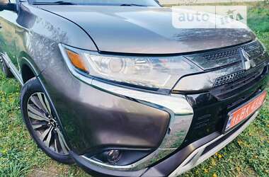 Позашляховик / Кросовер Mitsubishi Outlander 2018 в Дніпрі
