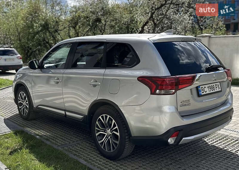 Позашляховик / Кросовер Mitsubishi Outlander 2018 в Львові