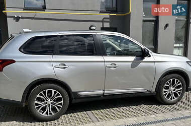 Позашляховик / Кросовер Mitsubishi Outlander 2018 в Львові