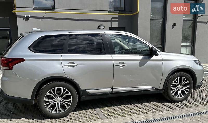 Позашляховик / Кросовер Mitsubishi Outlander 2018 в Львові