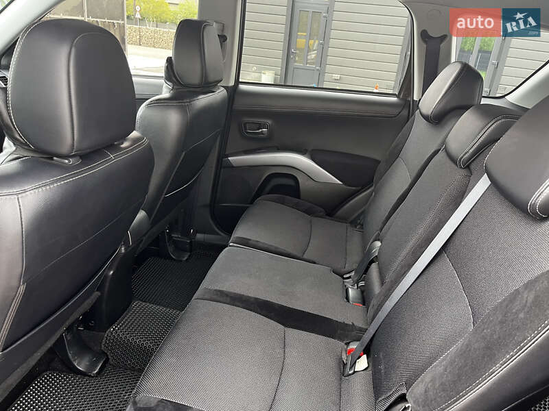 Позашляховик / Кросовер Mitsubishi Outlander 2011 в Чернівцях фото 5 Позашляховик / Кросовер Mitsubishi Outlander 2011 в Чернівцях