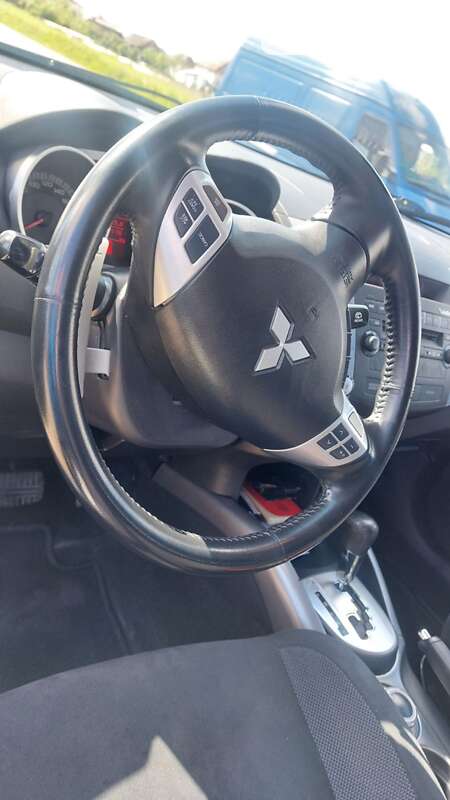 Позашляховик / Кросовер Mitsubishi Outlander 2009 в Іршаві