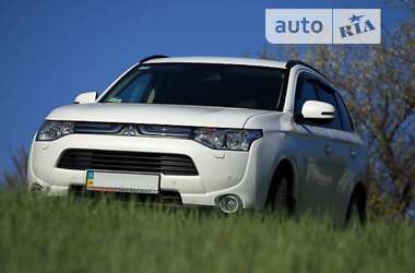 Позашляховик / Кросовер Mitsubishi Outlander 2013 в Києві