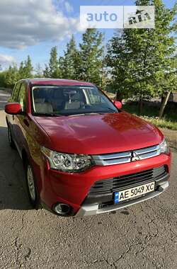 Позашляховик / Кросовер Mitsubishi Outlander 2015 в Дніпрі