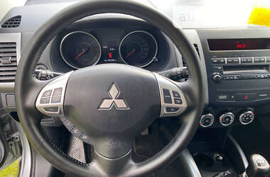 Внедорожник / Кроссовер Mitsubishi Outlander 2011 в Радивилове