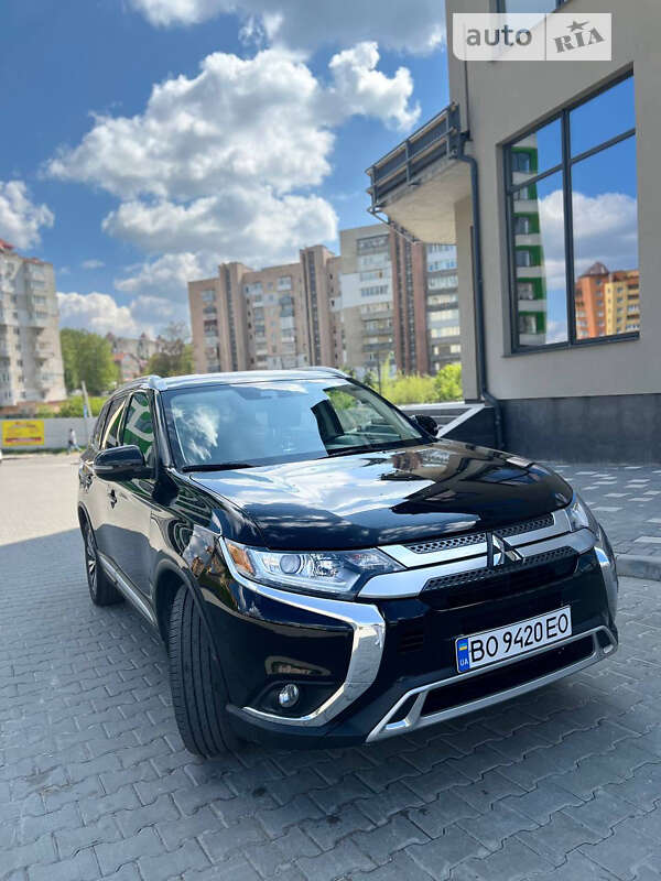 Внедорожник / Кроссовер Mitsubishi Outlander 2020 в Тернополе
