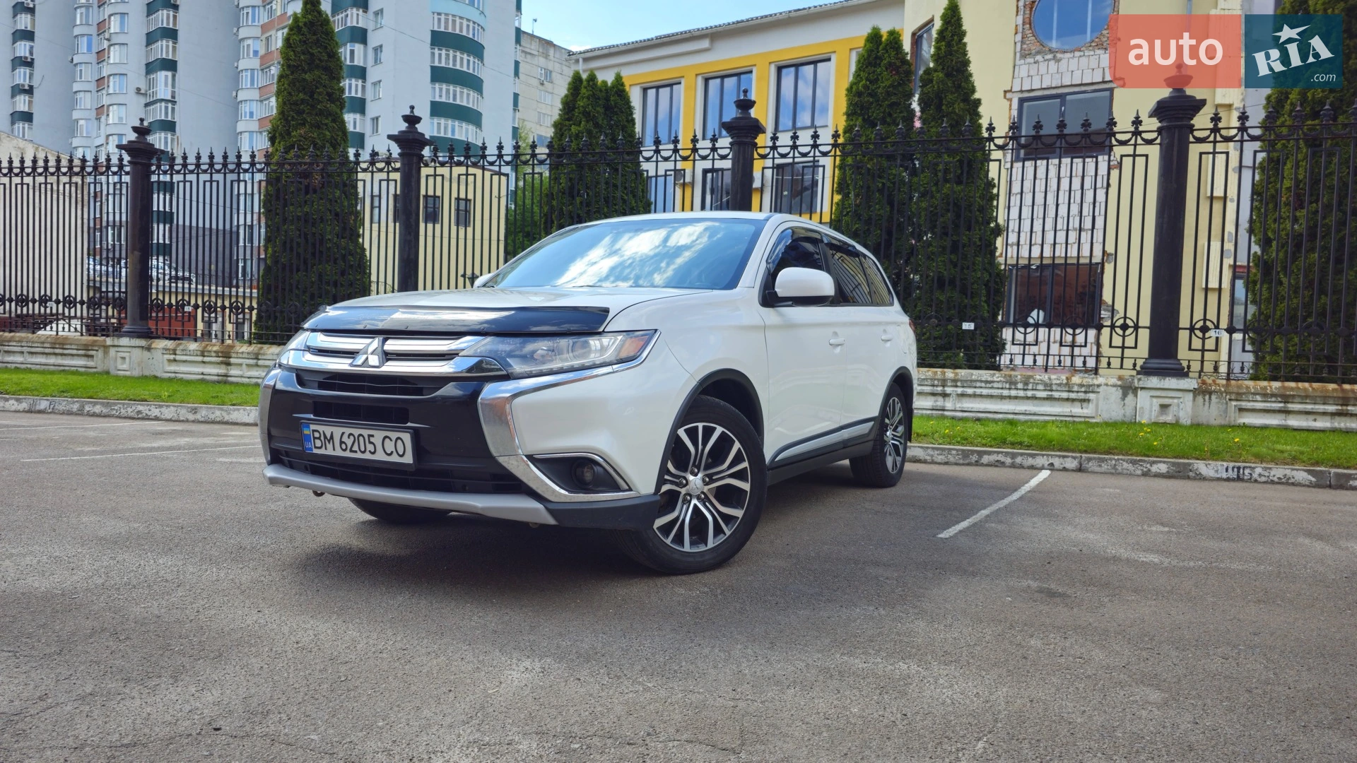 2015 Mitsubishi Outlander - фото 1