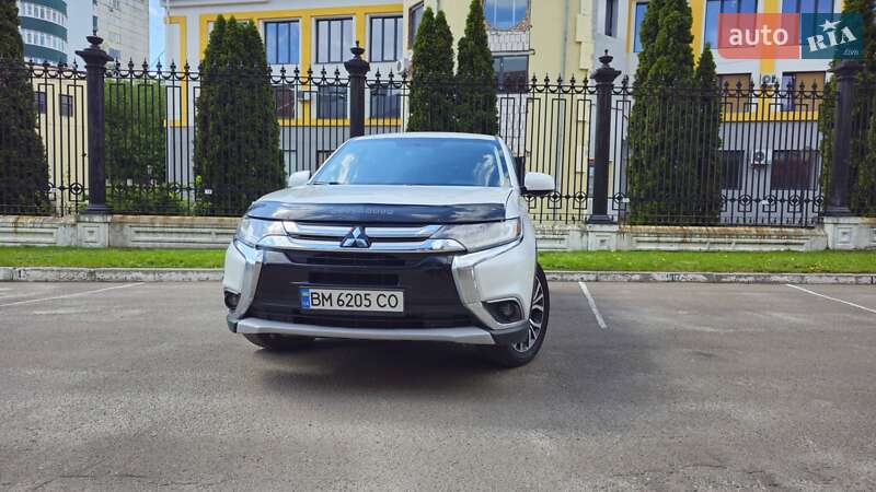 Внедорожник / Кроссовер Mitsubishi Outlander 2015 в Сумах