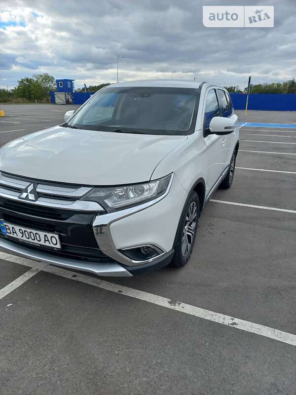 Позашляховик / Кросовер Mitsubishi Outlander 2016 в Кропивницькому