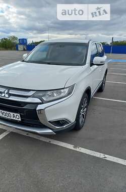 Внедорожник / Кроссовер Mitsubishi Outlander 2016 в Кропивницком