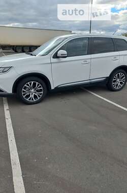 Внедорожник / Кроссовер Mitsubishi Outlander 2016 в Кропивницком