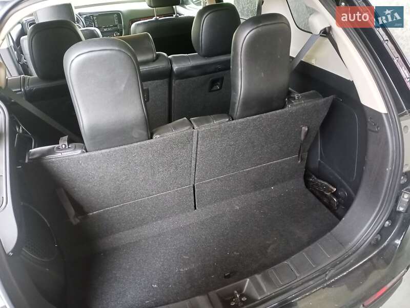 Позашляховик / Кросовер Mitsubishi Outlander 2013 в Львові