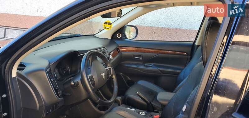 Внедорожник / Кроссовер Mitsubishi Outlander 2013 в Сокале