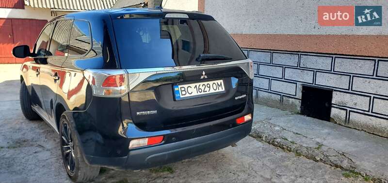 Внедорожник / Кроссовер Mitsubishi Outlander 2013 в Сокале