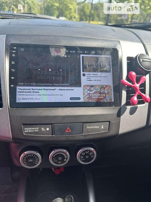 Позашляховик / Кросовер Mitsubishi Outlander 2008 в Звенигородці