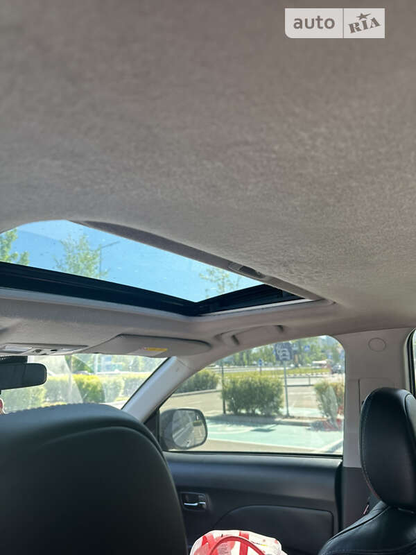 Позашляховик / Кросовер Mitsubishi Outlander 2008 в Звенигородці