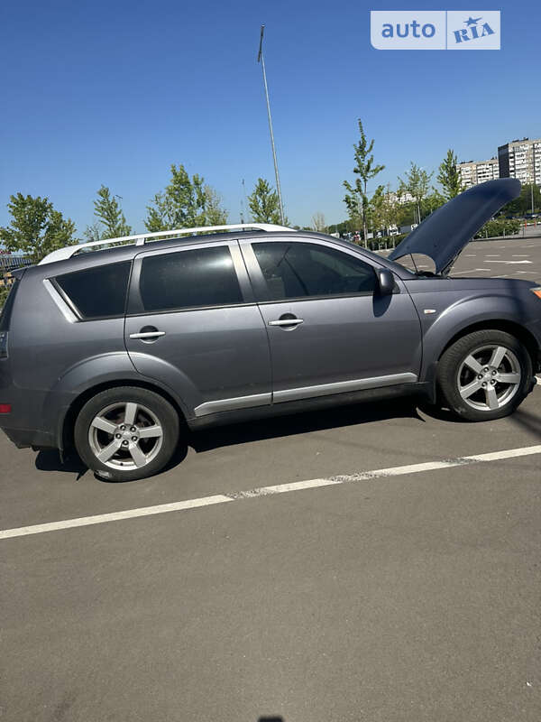 Позашляховик / Кросовер Mitsubishi Outlander 2008 в Звенигородці