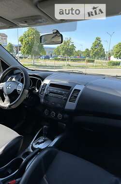 Внедорожник / Кроссовер Mitsubishi Outlander 2010 в Буче