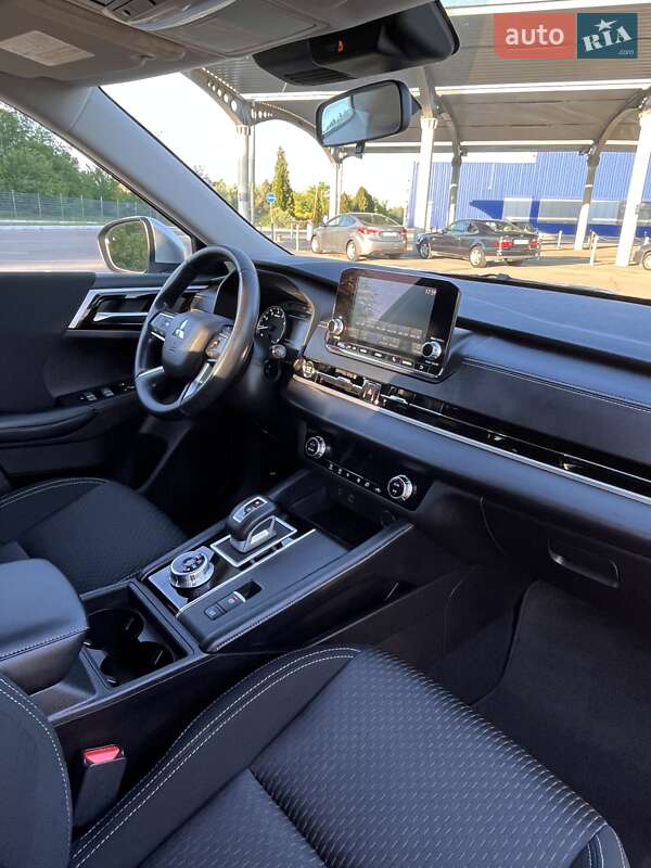 Позашляховик / Кросовер Mitsubishi Outlander 2021 в Запоріжжі