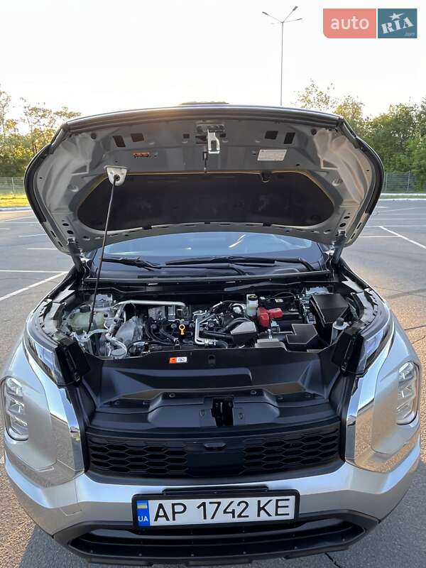 Позашляховик / Кросовер Mitsubishi Outlander 2021 в Запоріжжі