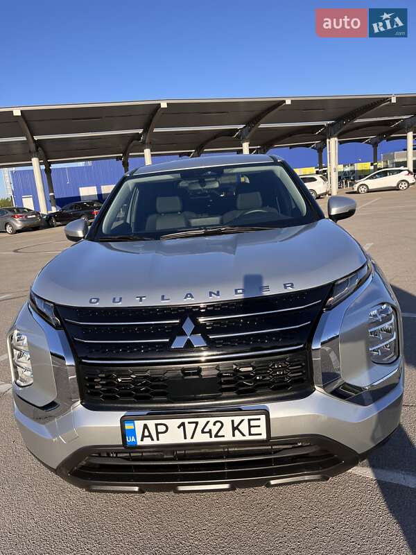 Позашляховик / Кросовер Mitsubishi Outlander 2021 в Запоріжжі