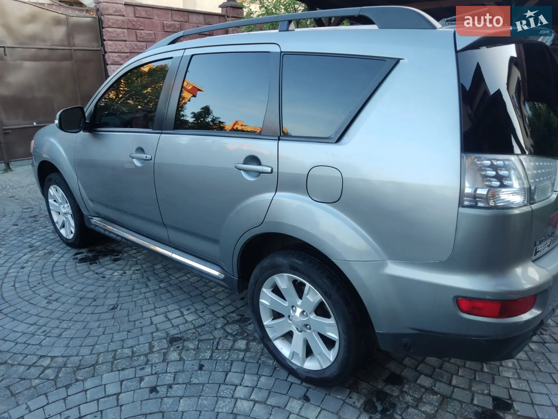 2012 Mitsubishi Outlander - фото 1