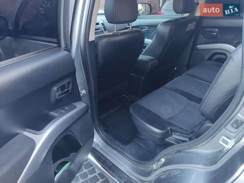 Позашляховик / Кросовер Mitsubishi Outlander 2012 в Рівному