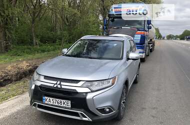 Внедорожник / Кроссовер Mitsubishi Outlander 2016 в Киеве