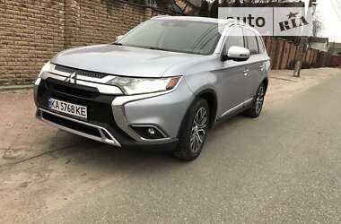 Позашляховик / Кросовер Mitsubishi Outlander 2016 в Києві